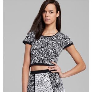 🆕 Parker Black & White Crop Top. Textured Stretchy Fabric with Ribbed Hems. NWT